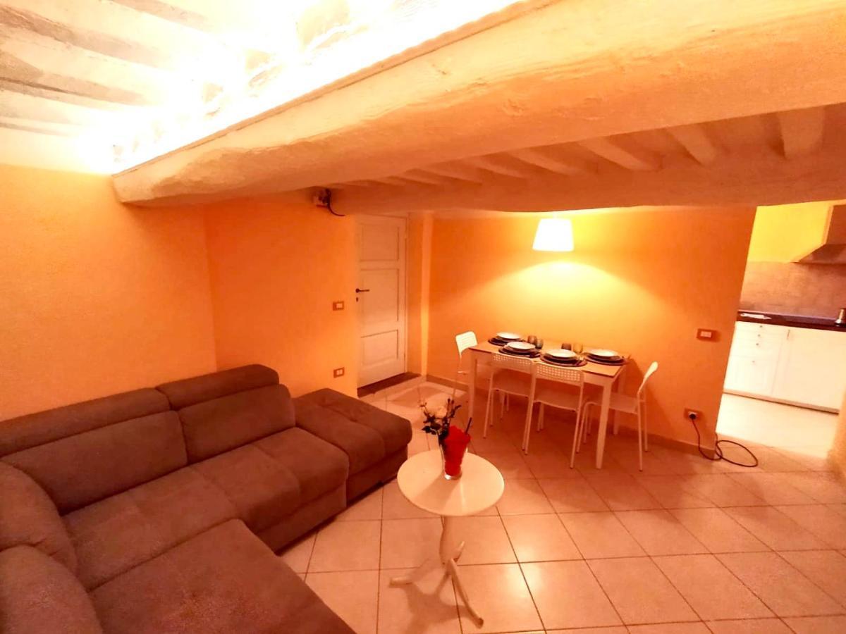 Piazza Napoleone Sweet Apartment ลุคคา ภายนอก รูปภาพ
