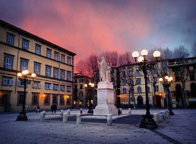 Piazza Napoleone Sweet Apartment ลุคคา ภายนอก รูปภาพ