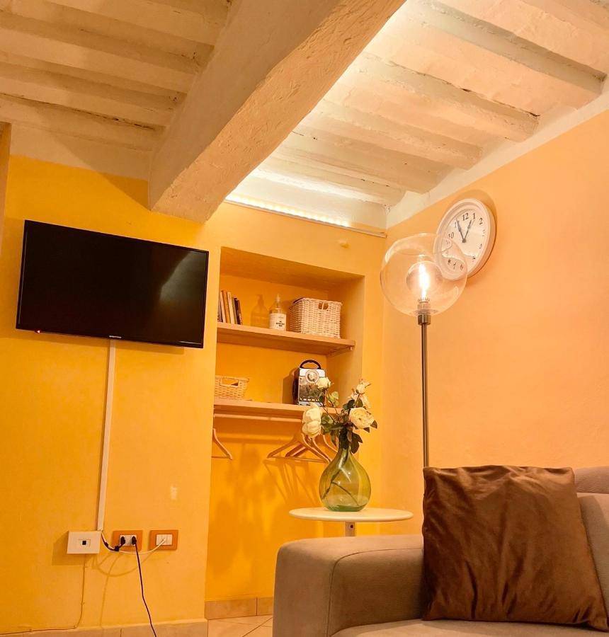 Piazza Napoleone Sweet Apartment ลุคคา ภายนอก รูปภาพ